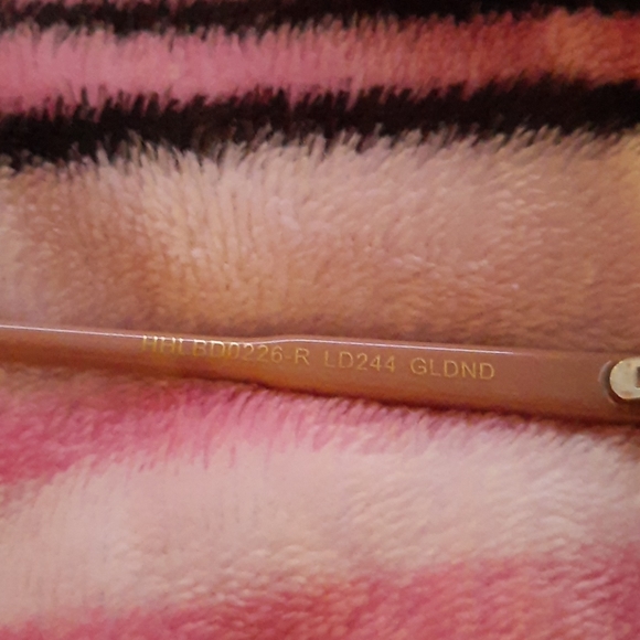 Sunglasses from LAUNDRY by DESIGN - Picture 7 of 8